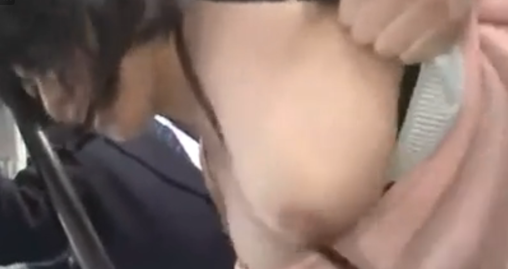 【バスの中で…】油断した瞬間に始まる密室痴漢劇場
