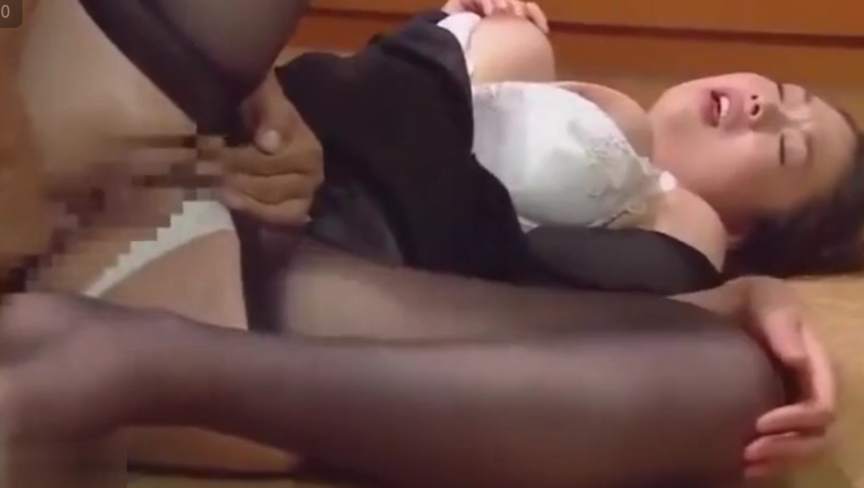 【熟女NTR】巨乳人妻が他人棒で貫かれるｗ