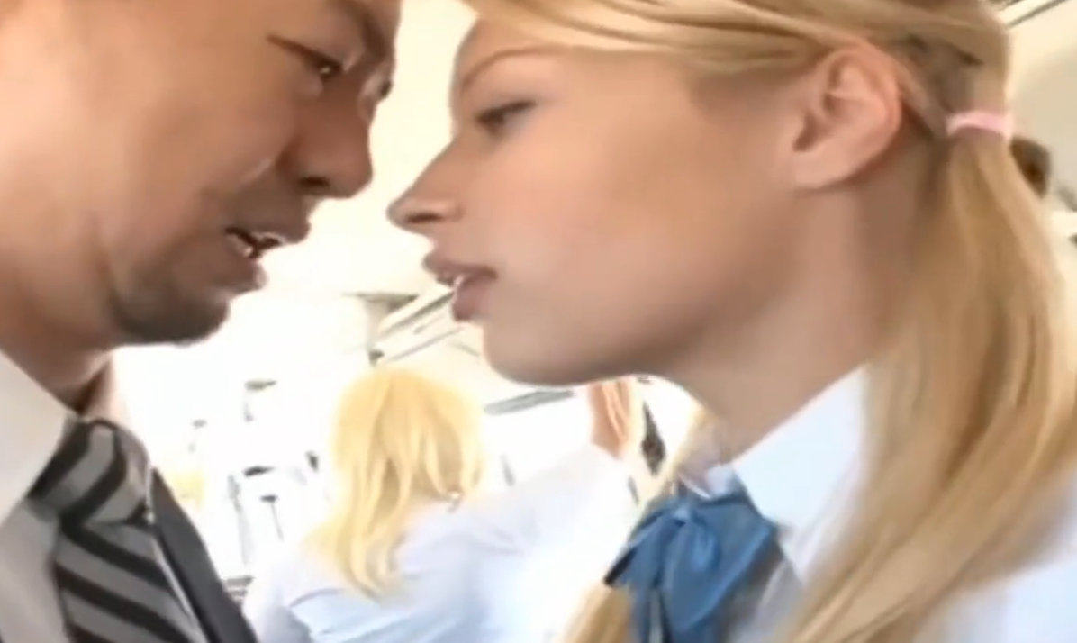 ハーフJKの体をバスで堪能♡　