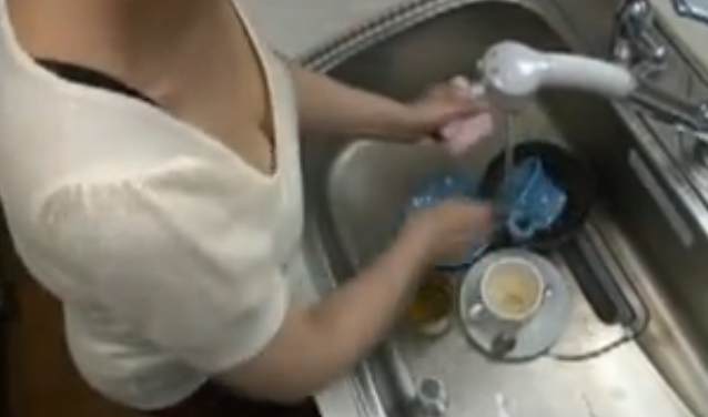 さりげない日常の谷間がエロ